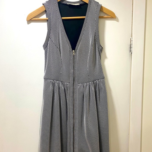 Sandro white and black summer dress with great neck - Picture 1 of 4